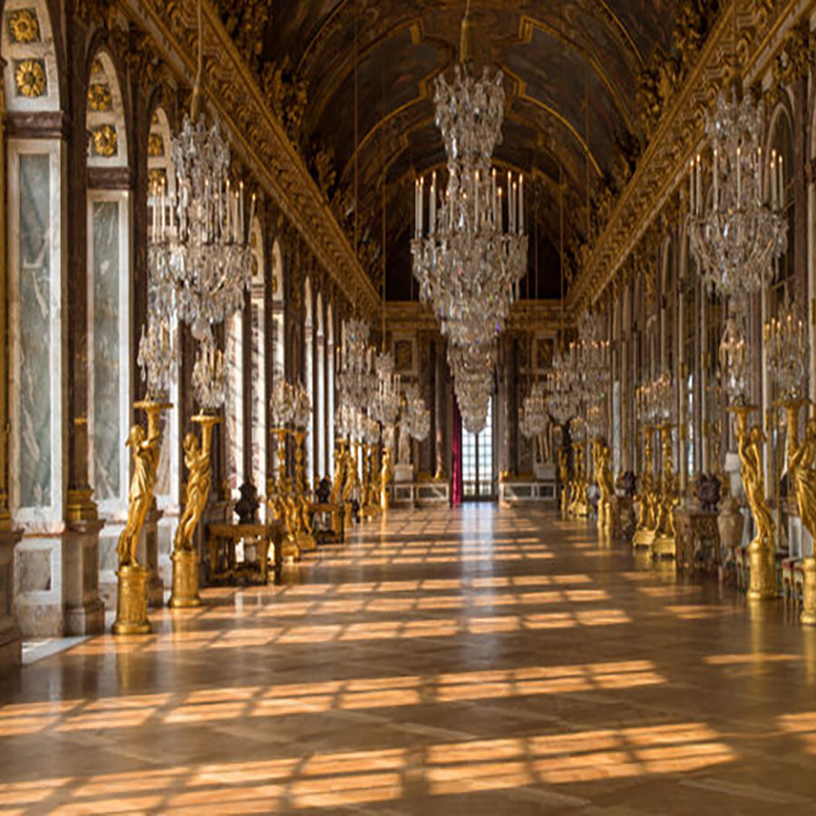 THE-ROYAL-VERSALLIES-BALL